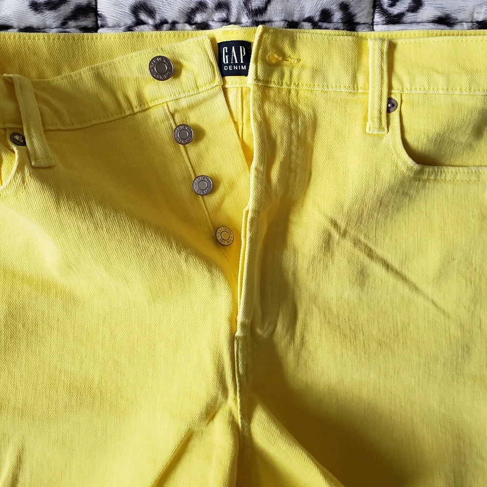 (Tall) NWT Gap Yellow High-Rise Cheeky Shorts
